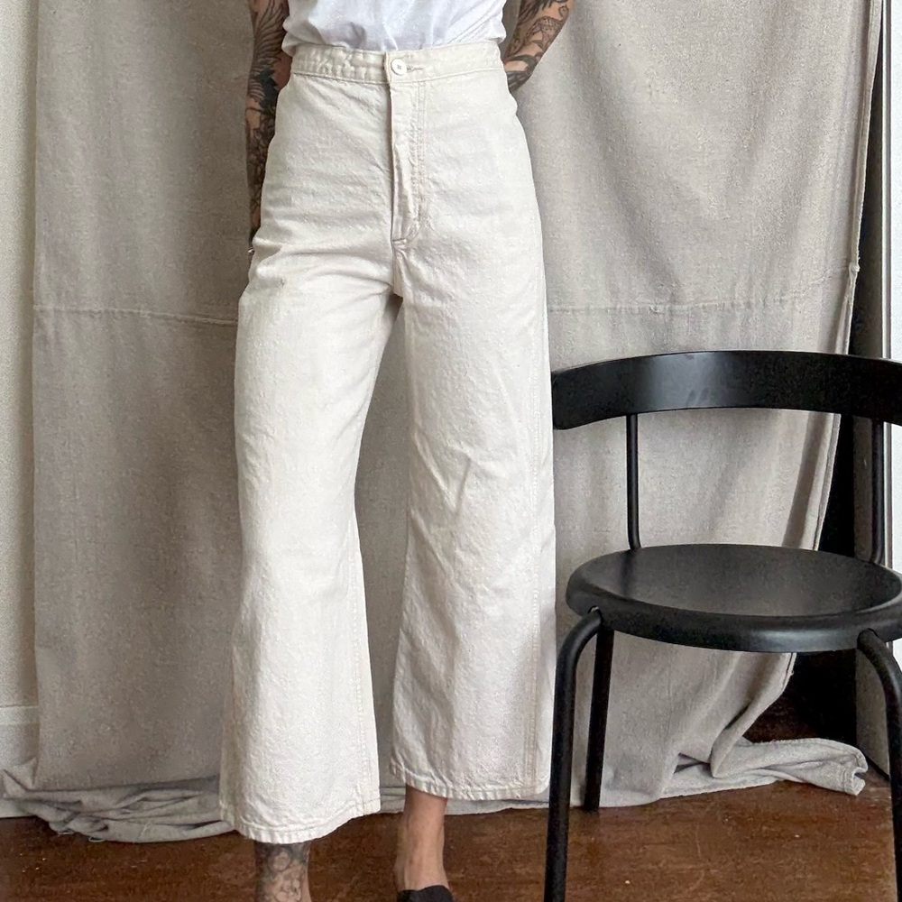 SOLD Cream Levi’s high-rise wide leg 27
